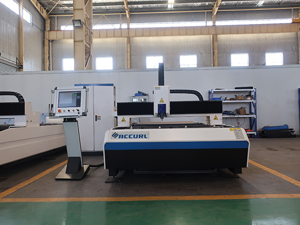 ຂາຍດີ CNC Raycus Fiber Laser Cutting Machine 1000W